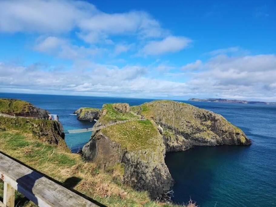Mcconaghys Glenside Farmhouse Whitepark Bay Ballintoy Exterior foto